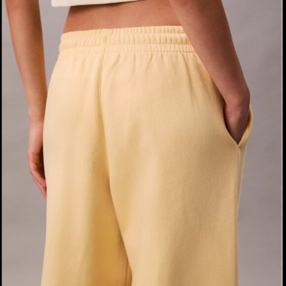 WOMEN'S CALVIN KLEIN MONOGRAM LOGO FLEECE WIDE LEG SWEATPANTS - Picture 3 of 4